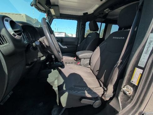 Used 2018 Jeep Wrangler Unlimited Sahara AWD/4WD image 4