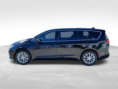 New 2026 Chrysler Pacifica Limited w/ Uconnect Theater Family Group FWD image 2