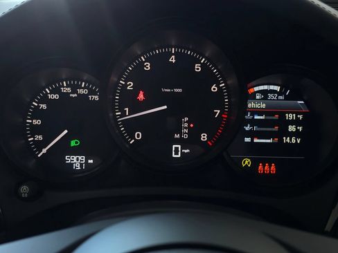 Certified 2026 Porsche Macan AWD/4WD image 38