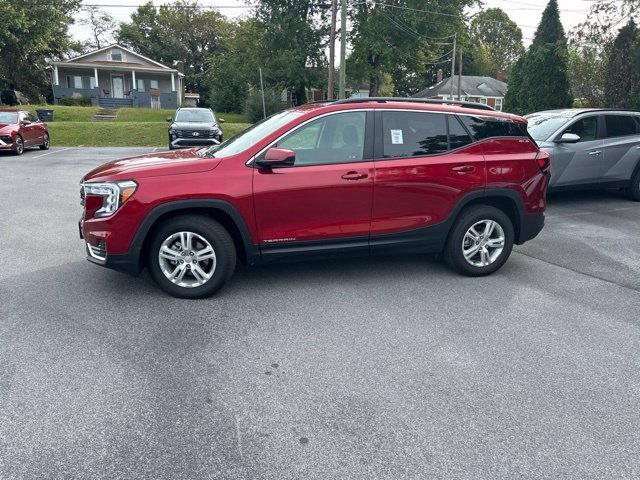 Used 2024 GMC Terrain SLE w/ Driver Convenience Package AWD/4WD image 2