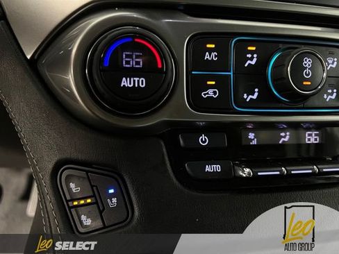 Used 2019 Chevrolet Suburban Premier AWD/4WD image 13