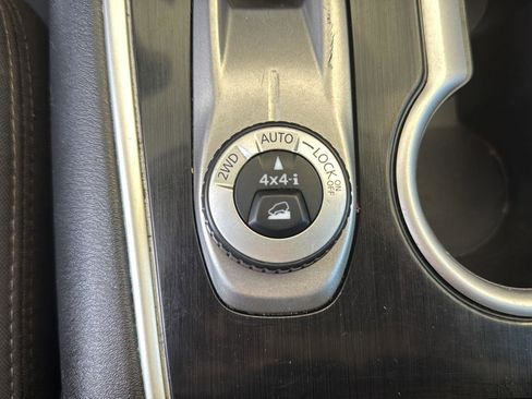 Used 2020 Nissan Pathfinder S image 28