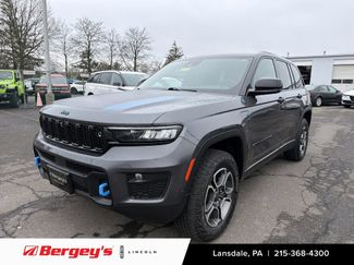 Used 2022 Jeep Grand Cherokee Trailhawk w/ Advanced Protech Group II AWD/4WD video 1