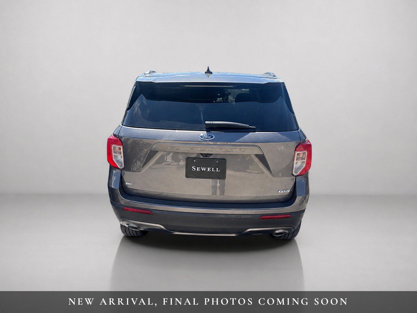 Used 2022 Ford Explorer XLT w/ Equipment Group 202A AWD/4WD image 5