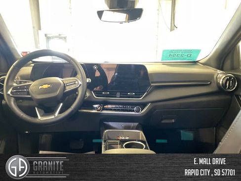 Used 2025 Chevrolet Equinox LT w/ Convenience Package II image 14