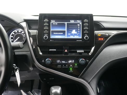 Used 2024 Toyota Camry SE image 18