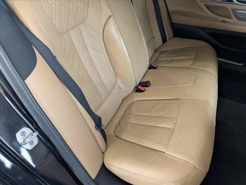Used 2022 BMW 740i w/ Premium Package RWD image 20
