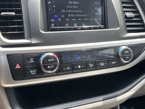 Used 2014 Toyota Highlander XLE AWD/4WD image 21