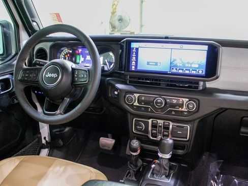 Used 2024 Jeep Wrangler Unlimited image 10