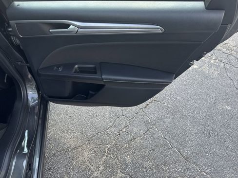 Used 2019 Ford Fusion SE image 16