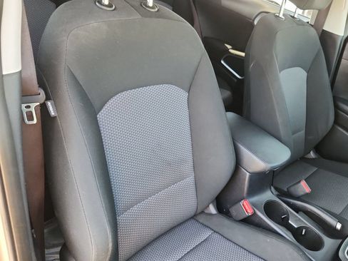 Used 2023 Kia Soul LX w/ Option Group 015 FWD image 14