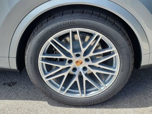 New 2026 Porsche Cayenne Coupe AWD/4WD image 11