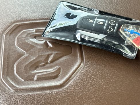 Used 2019 RAM 1500 Laramie image 33