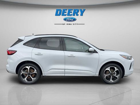 Used 2025 Ford Escape ST-Line Elite w/ Class II Trailer Tow Package image 7