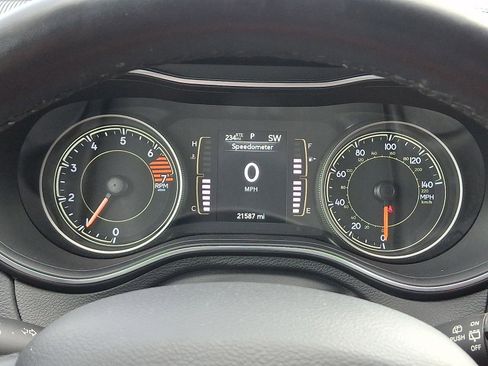 Used 2021 Jeep Cherokee Latitude Plus AWD/4WD image 20