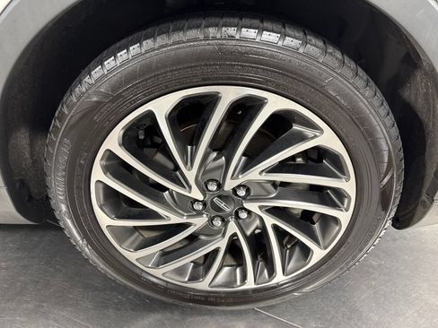 Used 2019 Lincoln Nautilus Reserve AWD/4WD image 14