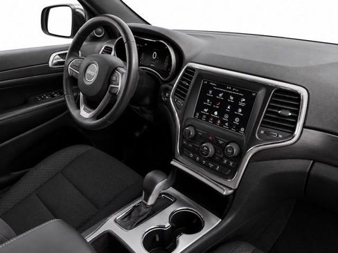 Used 2018 Jeep Grand Cherokee Laredo AWD/4WD image 26