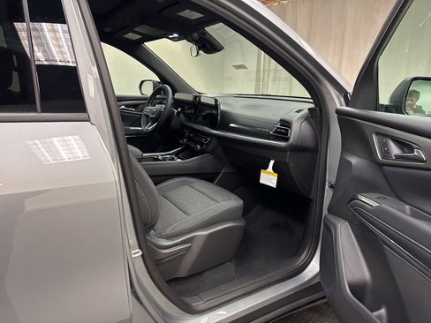 New 2026 Chevrolet Traverse LT w/ Sun and Wheel Package image 16