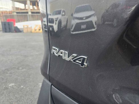 Used 2021 Toyota RAV4 LE image 16