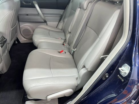 Used 2012 Toyota Highlander SE w/ Tow Pkg AWD/4WD image 10