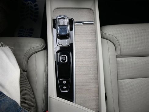 Used 2022 Volvo XC60 B6 Inscription w/ Advanced Package image 15