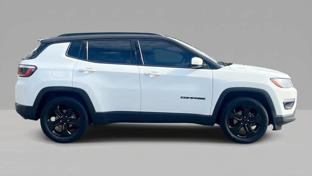 Used 2018 Jeep Compass Latitude w/ Popular Equipment Group FWD image 9