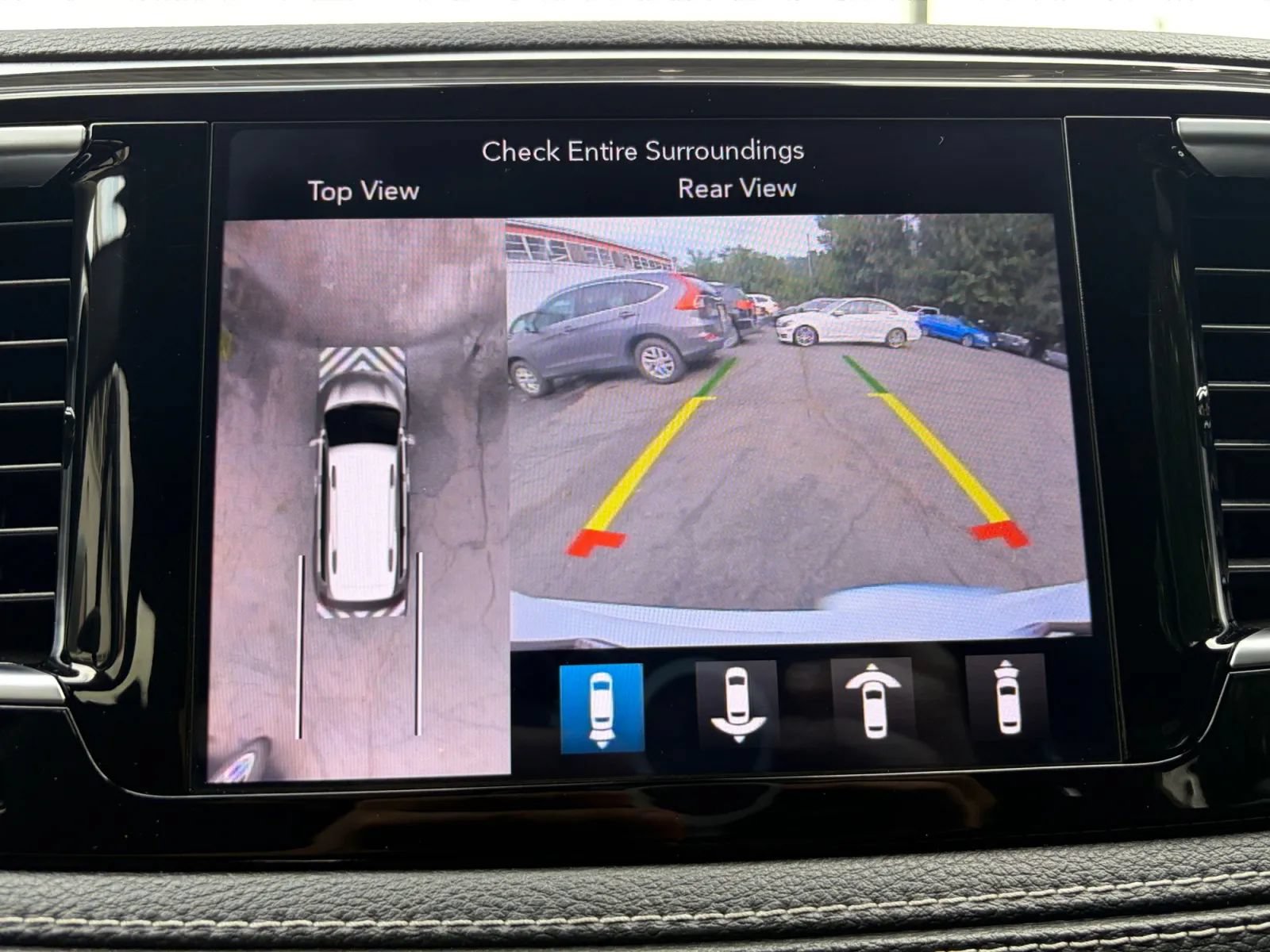 Used 2019 Chrysler Pacifica Limited w/ Advanced Safetytec Group FWD image 36