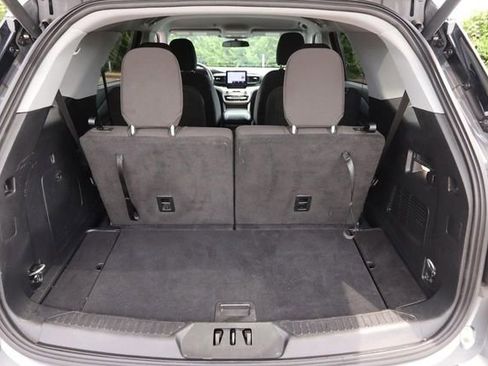 Used 2023 Ford Explorer XLT AWD/4WD image 7