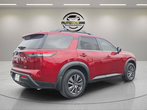 Used 2022 Nissan Pathfinder SV image 7