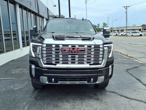 Used 2024 GMC Sierra 2500 Denali w/ Technology Package AWD/4WD image 2