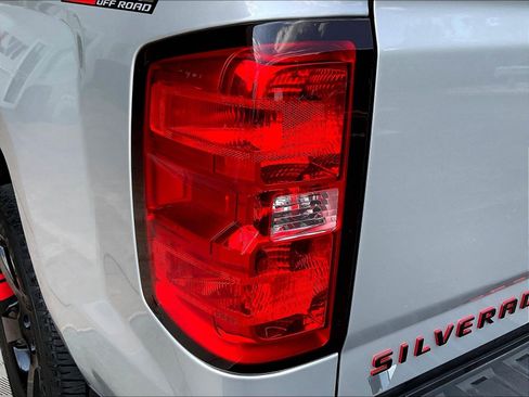 Used 2018 Chevrolet Silverado 1500 LT w/ Redline Edition AWD/4WD image 24