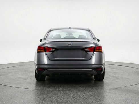 Used 2025 Nissan Altima 2.5 SV FWD image 7