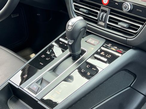 Certified 2025 Porsche Macan AWD/4WD image 35