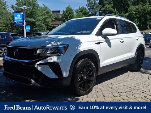 Certified 2023 Volkswagen Taos SE w/ Black Wheel Package FWD image 3