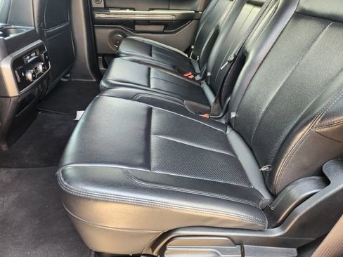 Used 2019 Ford Expedition XLT w/ Equipment Group 202A AWD/4WD image 30