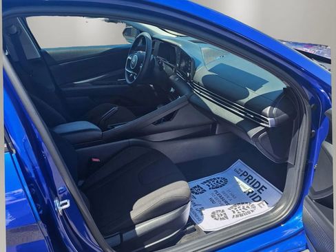 Used 2023 Hyundai Elantra SEL w/ Preferred Accessory Package FWD image 8