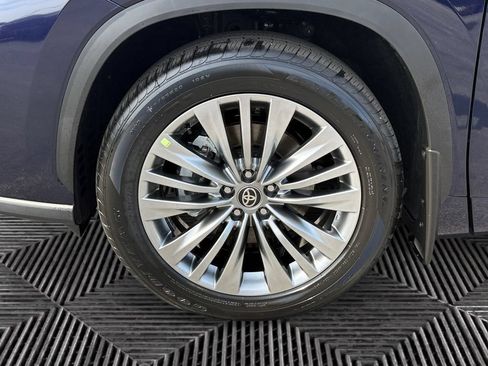 New 2026 Toyota Highlander Platinum AWD/4WD image 14