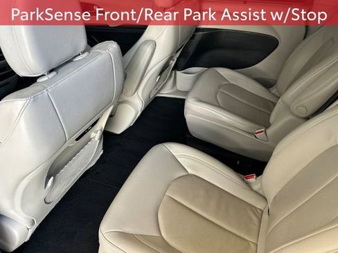 Used 2021 Chrysler Pacifica Touring-L FWD image 16