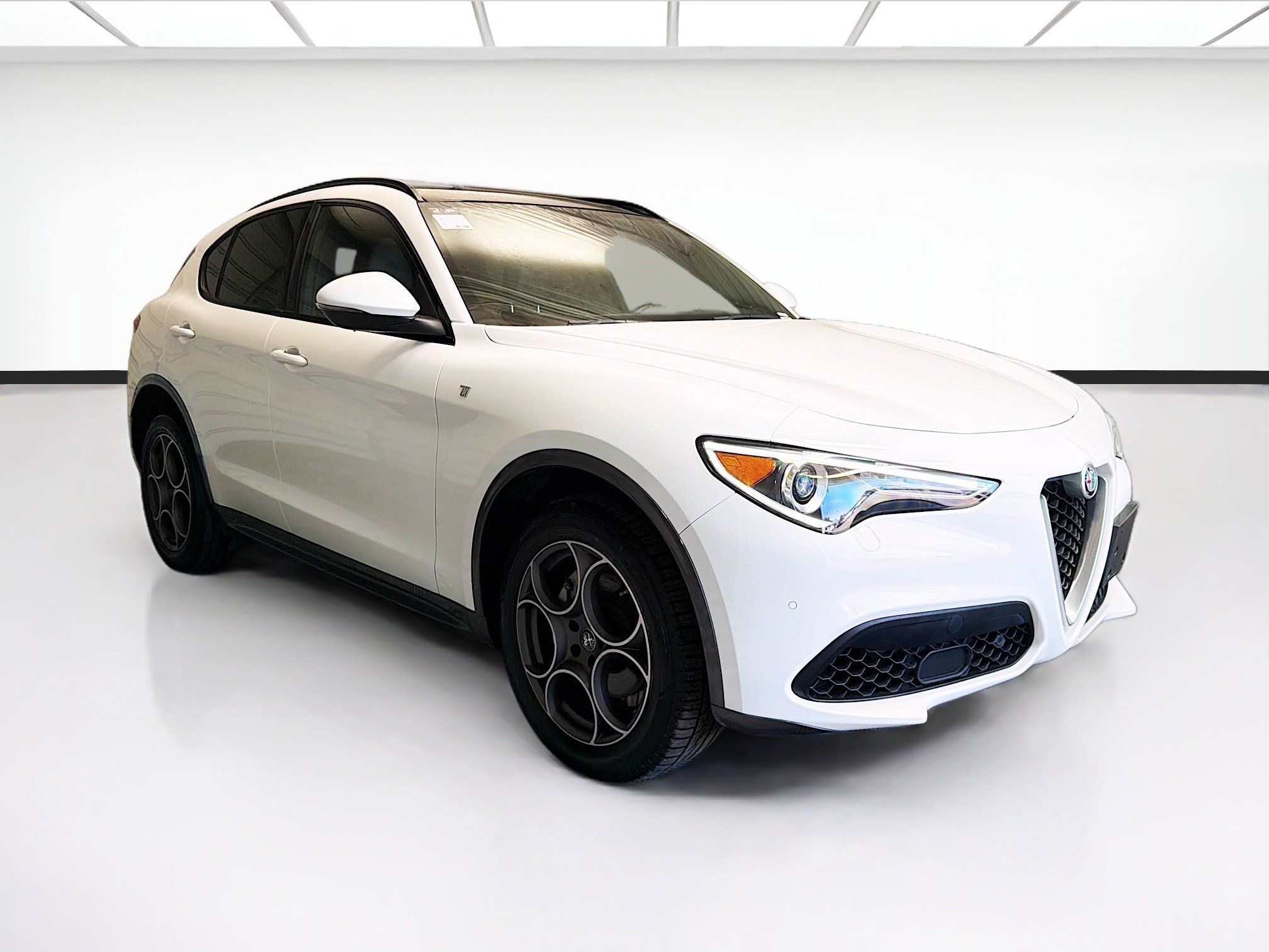 Used 2023 Alfa Romeo Stelvio Ti AWD/4WD image 3