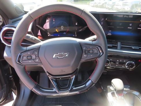 Used 2026 Chevrolet Trax RS w/ Sunroof Package FWD image 16