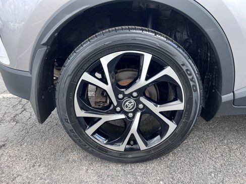 Used 2018 Toyota C-HR XLE FWD image 17