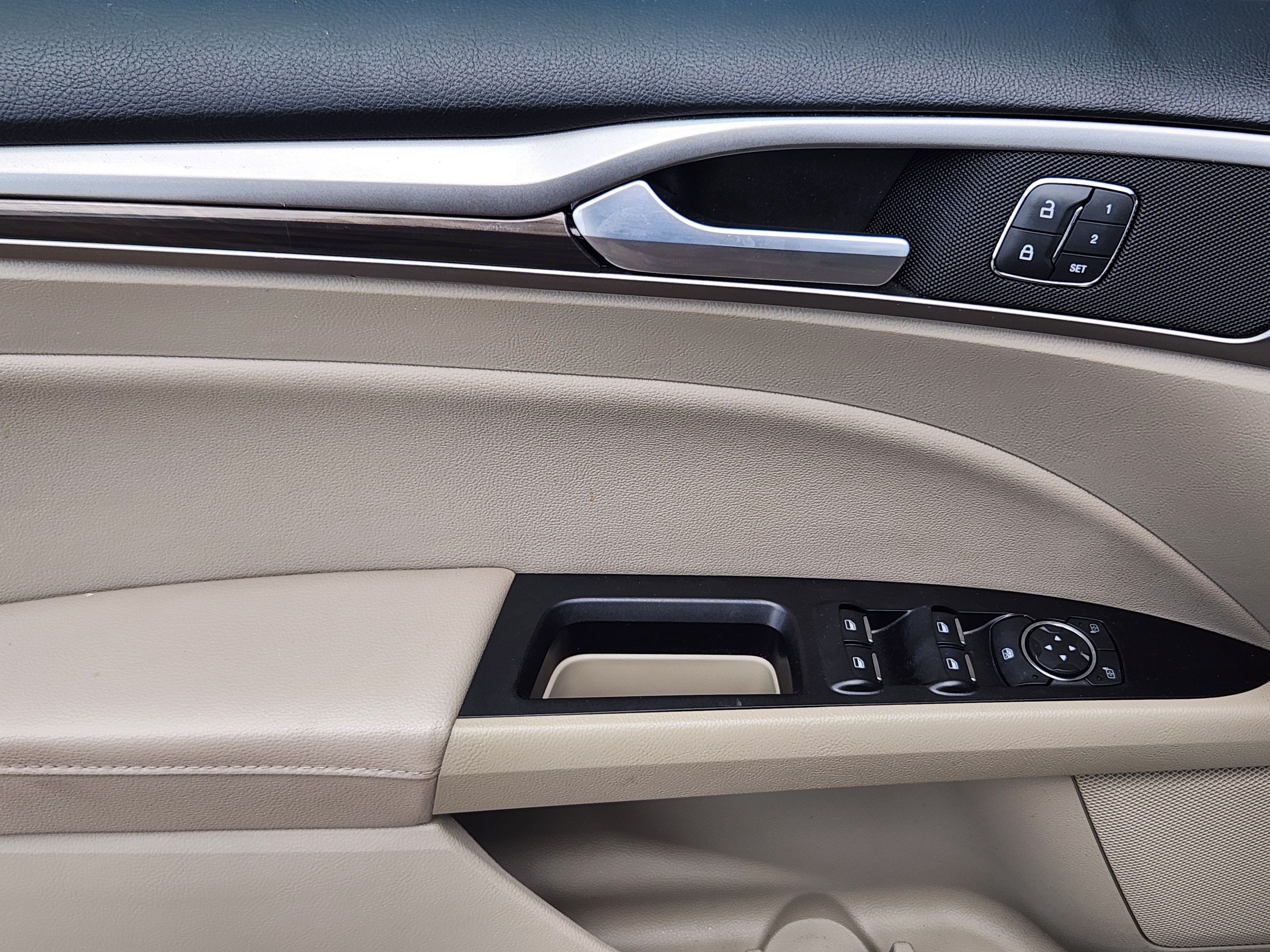 Used 2019 Ford Fusion SEL FWD image 18