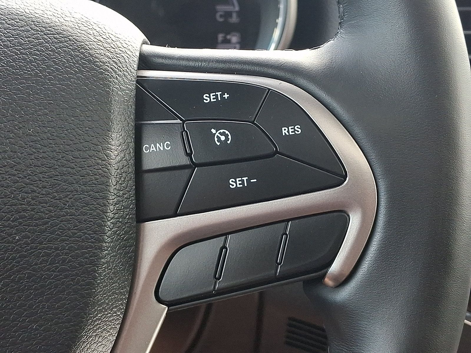 Used 2020 Jeep Grand Cherokee Limited AWD/4WD image 23
