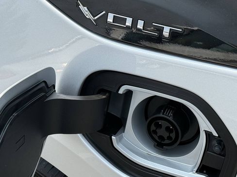 Used 2018 Chevrolet Volt Premier w/ Driver Confidence Package FWD image 18