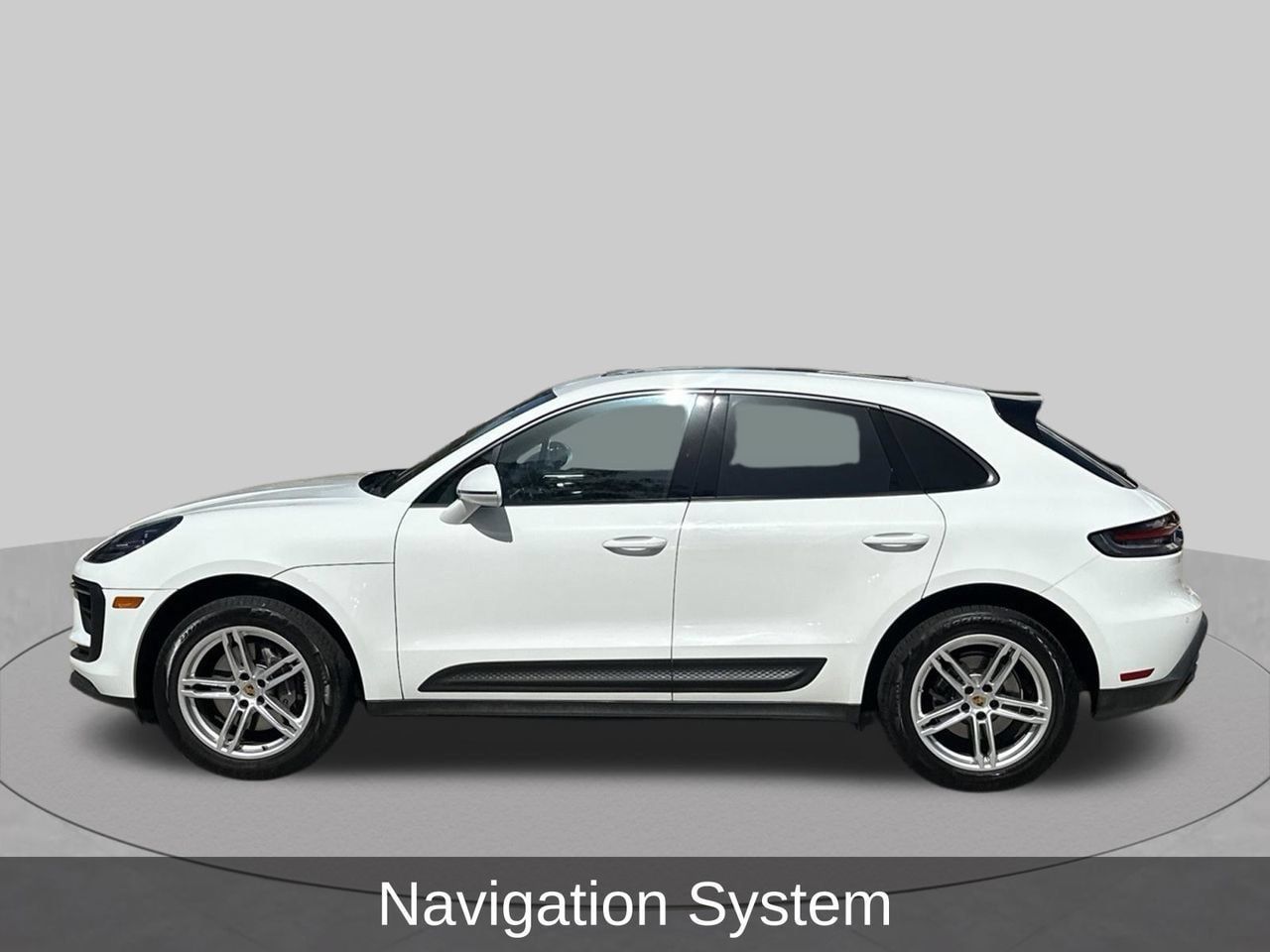 Used 2022 Porsche Macan AWD/4WD image 2