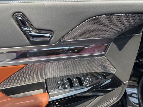 Used 2025 BMW 750e xDrive image 10