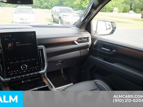 Used 2025 GMC Yukon XL Denali AWD/4WD image 21