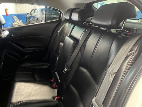 Used 2018 MAZDA MAZDA3 Touring FWD image 17
