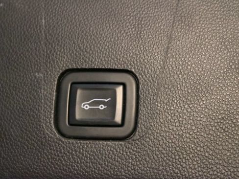Used 2023 Chevrolet Traverse RS AWD/4WD image 18