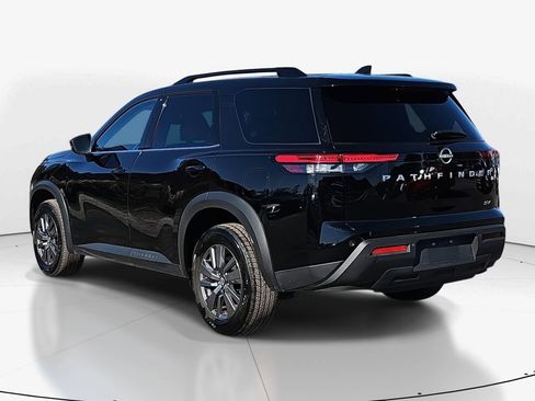 Used 2024 Nissan Pathfinder SV image 7